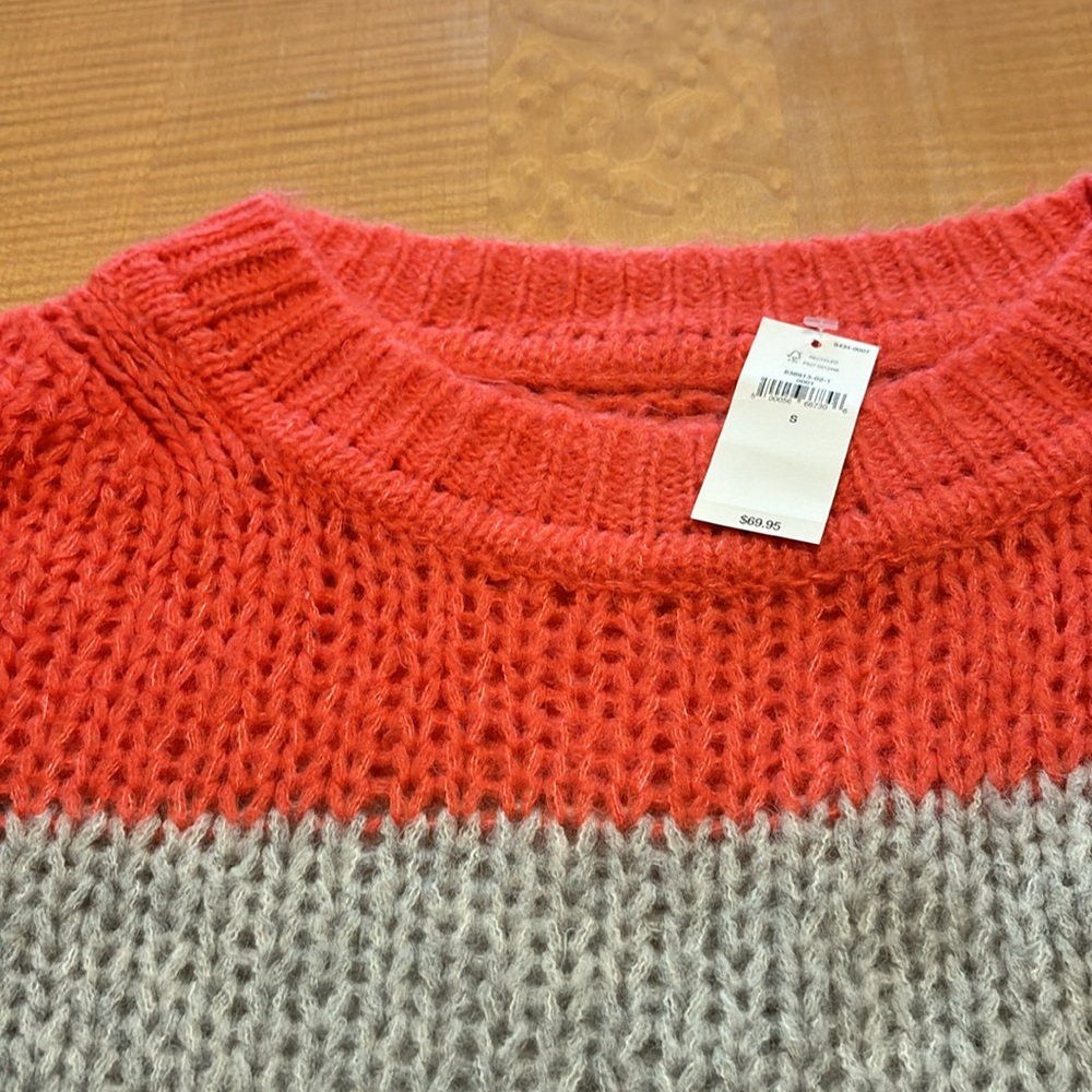 NWT Gap striped sweater-LAST CHANCE
Size small
Donating tomorrow - Picture 6 of 9